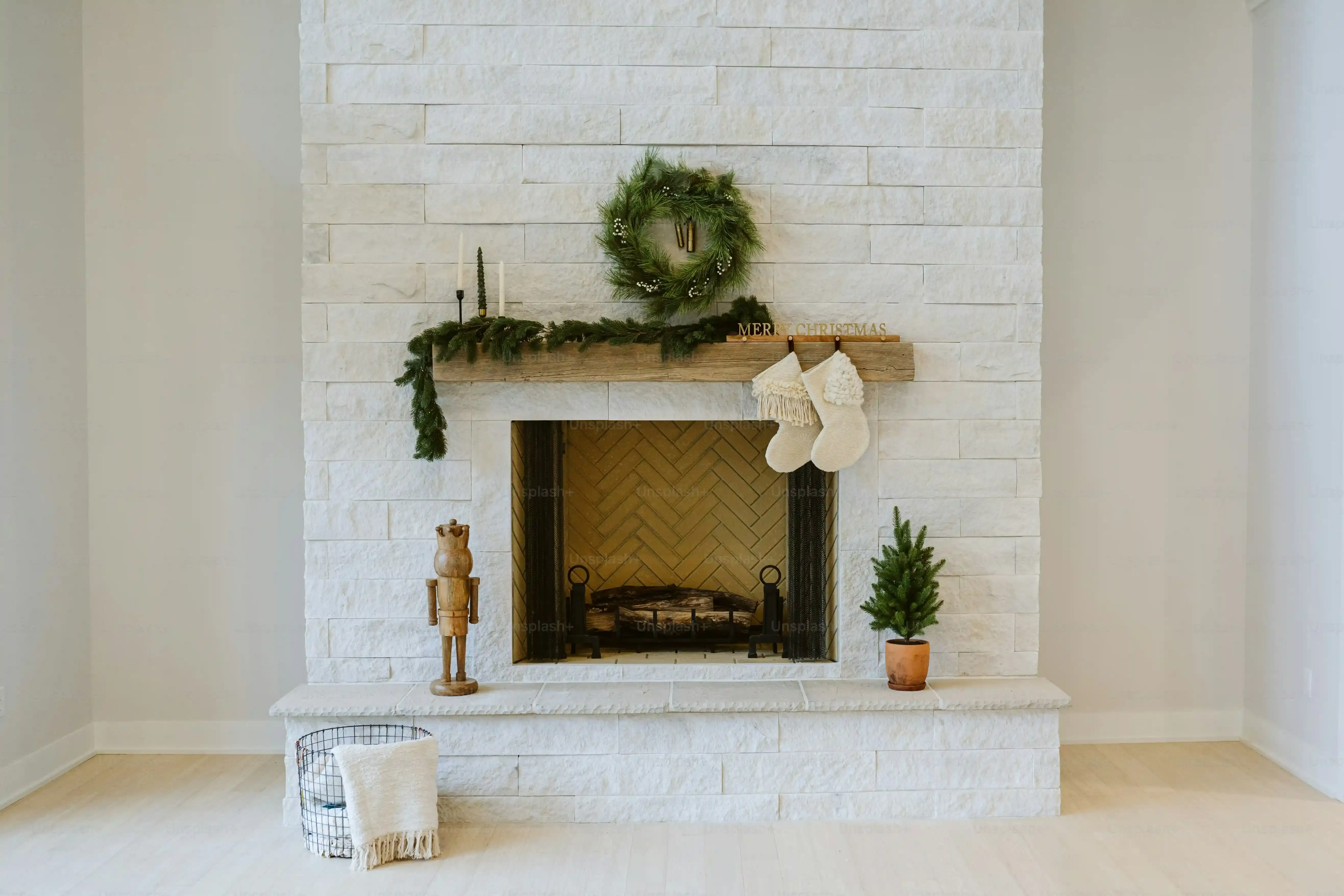 Lighting and Design Tips for Modern Fireplace Accent Walls