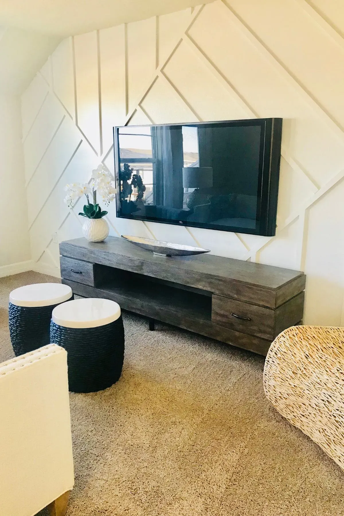 Popular Accent Wall with TV Ideas: Materials & Styles That Work